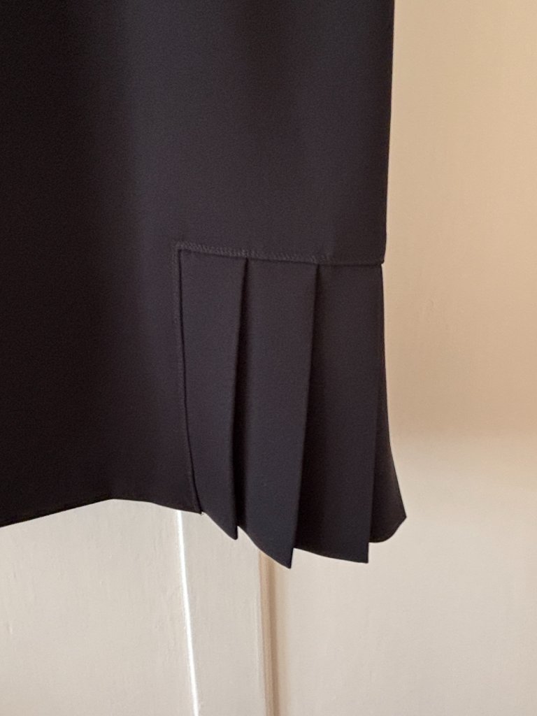 90s Vintage Coquette Minimalist Pleat Knee Length Skirt Size 8 — image 3 of 5